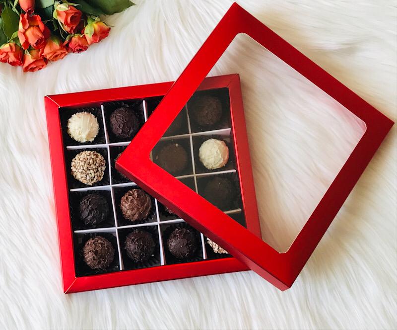 16 Bölmeli Pencereli Bonbon Çikolata Kutusu — galeri görseli
