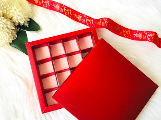 16 Bölmeli Karton Bonbon Çikolata Kutusu — galeri görseli