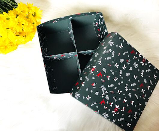 25x25x10 Karton Kutu Yılbaşı-4 Bölmeli — galeri görseli